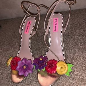 Gently loved Betsy Johnson sandals